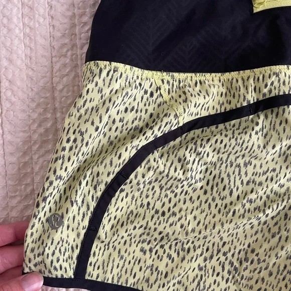 Lululemon Women Run Times Short 4" Dottie Dash Clarity Yellow Black Polka Dot 6 - Picture 2 of 9